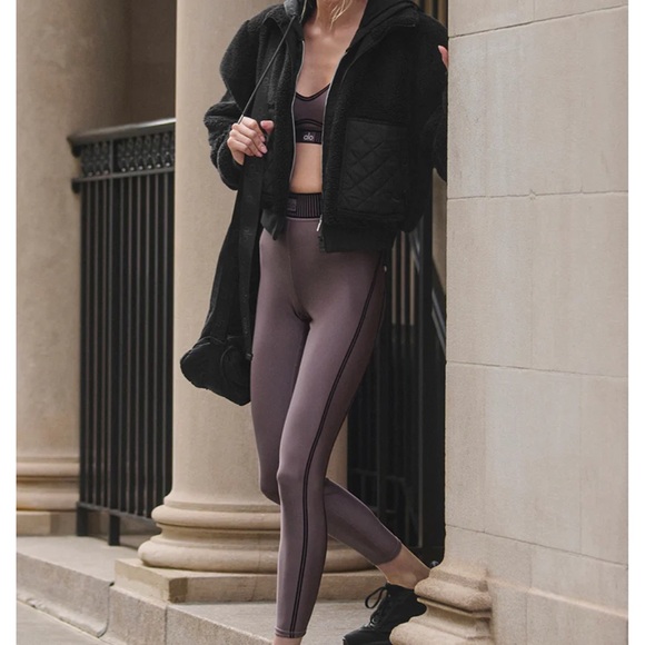 Alo 2 piece set - Picture 4 of 9